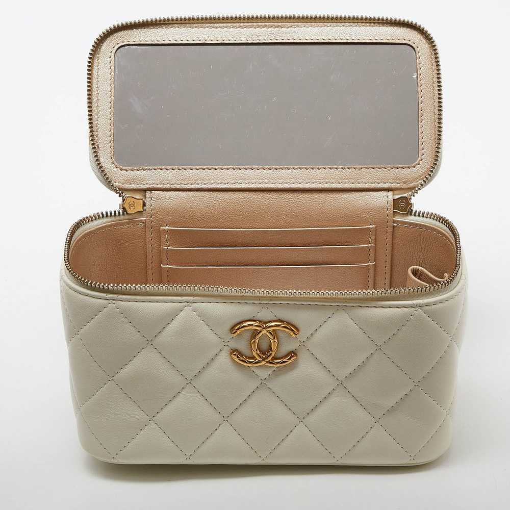 Chanel CHANEL Off White Quilted Leather Vanity Ca… - image 8