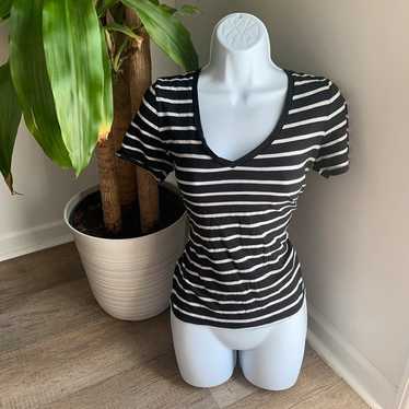 Old Navy Black and White Relaxed Fit Top
