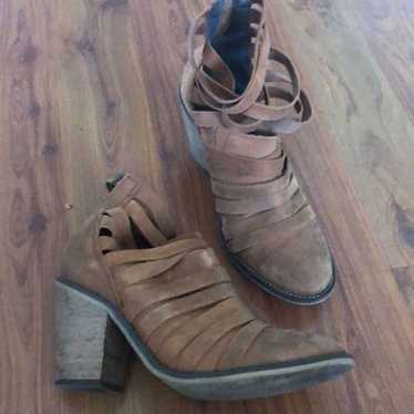 Free People Rustic strappy boots. distressed 38