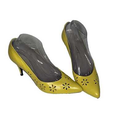 IMPO sz 9M Yellow Leather Pumps Heels Classic Flor