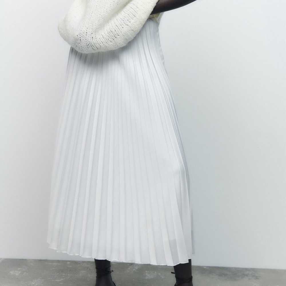 Zara Women White Pleated Skirt Size S NEW - image 3