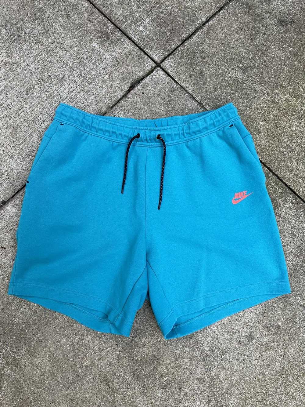 Hype × Nike × Streetwear Nike Tech Fleece Shorts - image 1