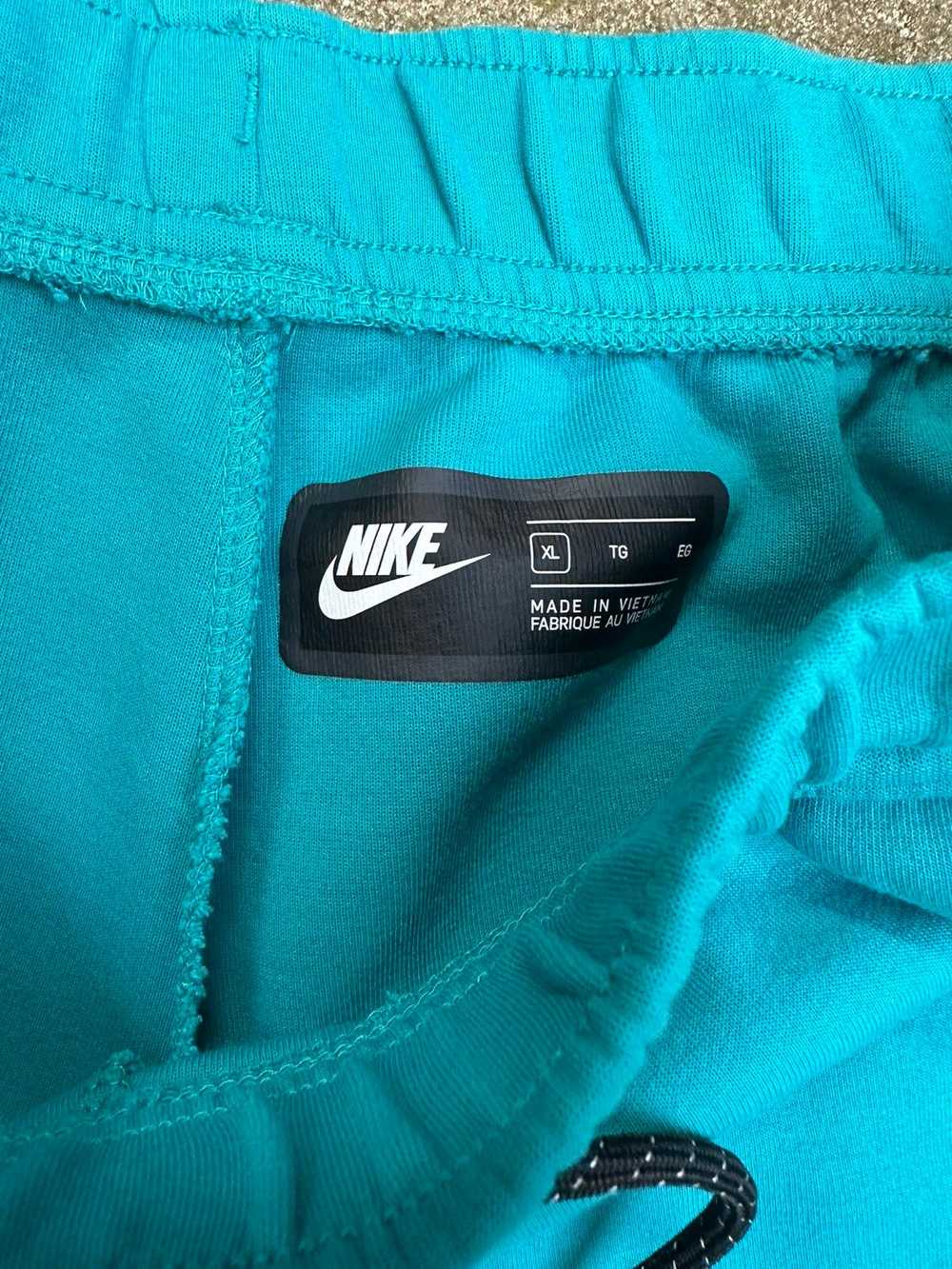 Hype × Nike × Streetwear Nike Tech Fleece Shorts - image 3