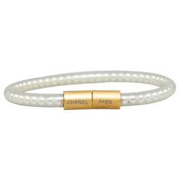 CHANEL fake pearl bracelet white gold vinyl plate… - image 1
