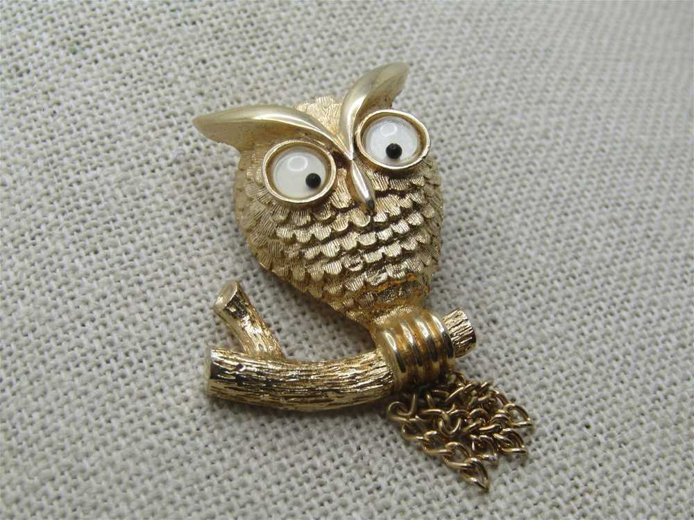 Vintage "Wise Guy" Owl Brooch, on Branch, Avon, 1… - image 2