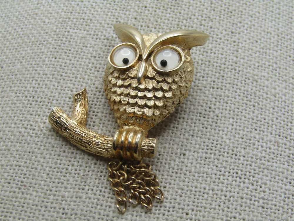 Vintage "Wise Guy" Owl Brooch, on Branch, Avon, 1… - image 3