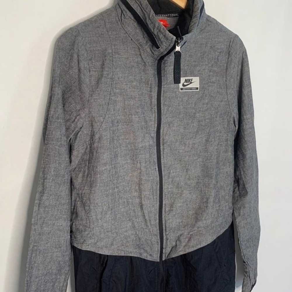 Nike International Zip-Up Windbreaker Jacket Size… - image 6