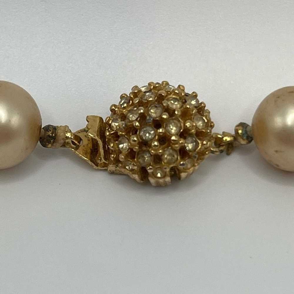 Vintage Ciner faux pearl necklace - image 6