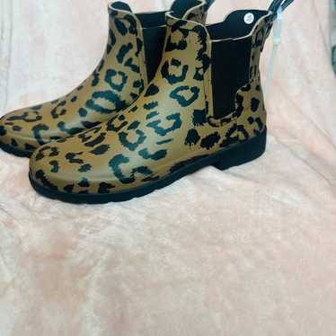 NEW Hunter chelsea boots animal print