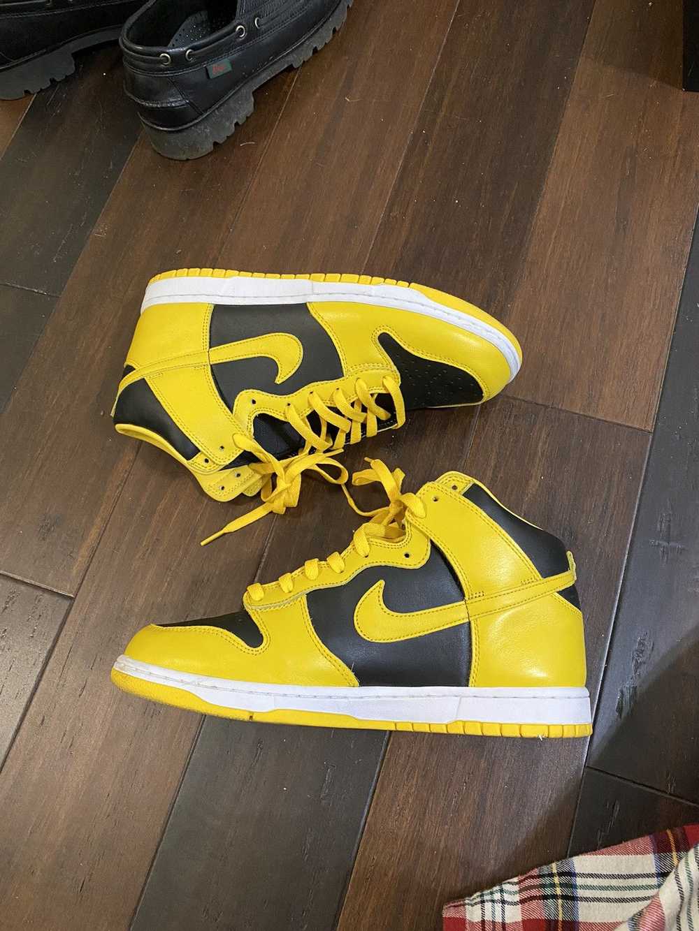 Nike Nike Dunk high Black/maize yellow - image 1