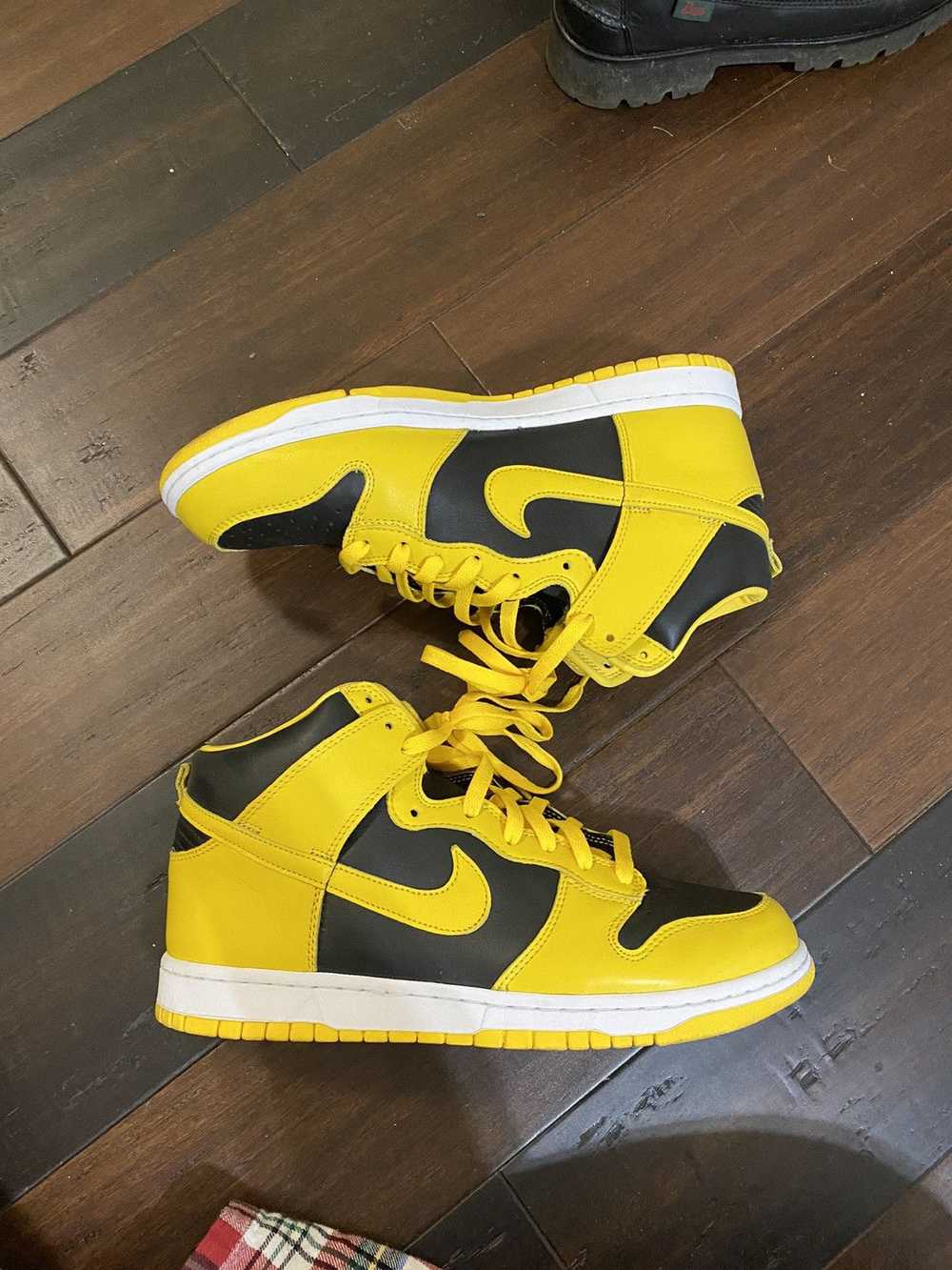 Nike Nike Dunk high Black/maize yellow - image 2