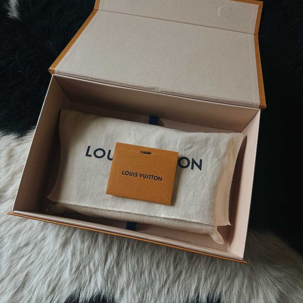 Louis Vuitton LOUIS VUITTON Vavin Chain Wallet Bag - image 12
