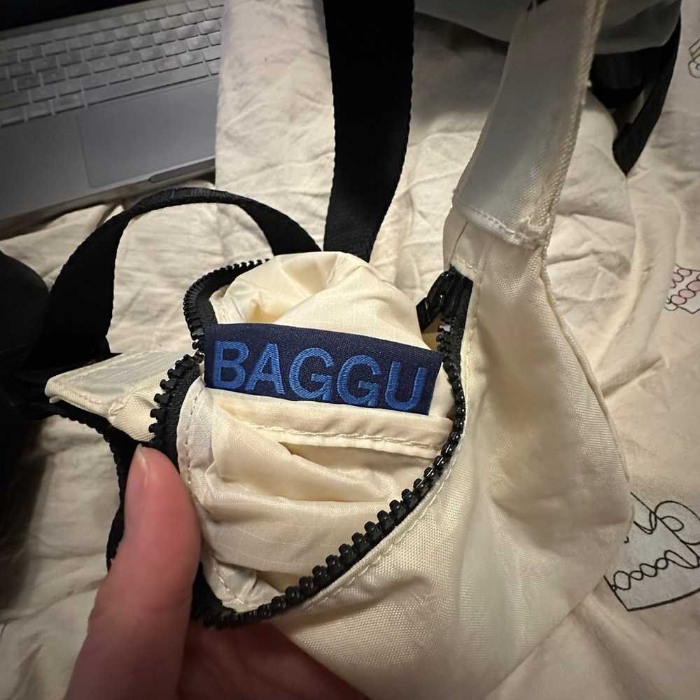 baggu mini crescent bag - image 4