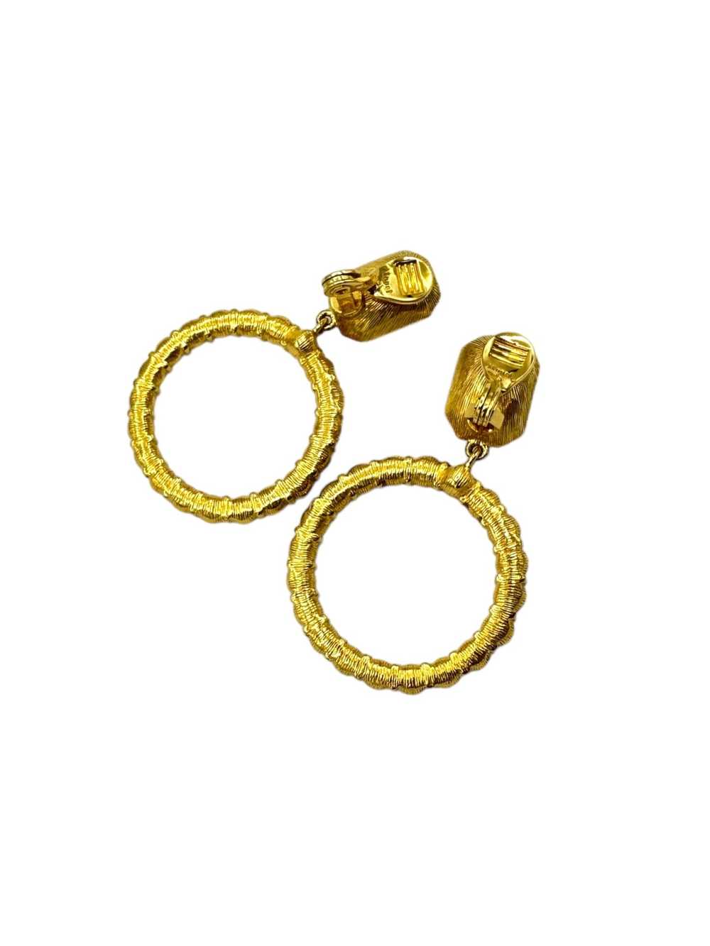 Monet Gold Circle Hoop Dangle Vintage Clip-On Ear… - image 5