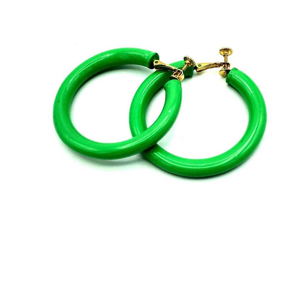 Trifari Large Green Hoop Vintage Clip-On Earrings - image 4