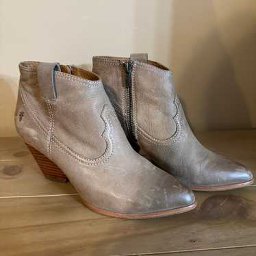 FRYE Reina Ankle Boots - Size 6
