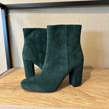 VINCE CAMUTO DANNIA FOREST GREEN ANKLE BOOTS 6.5M