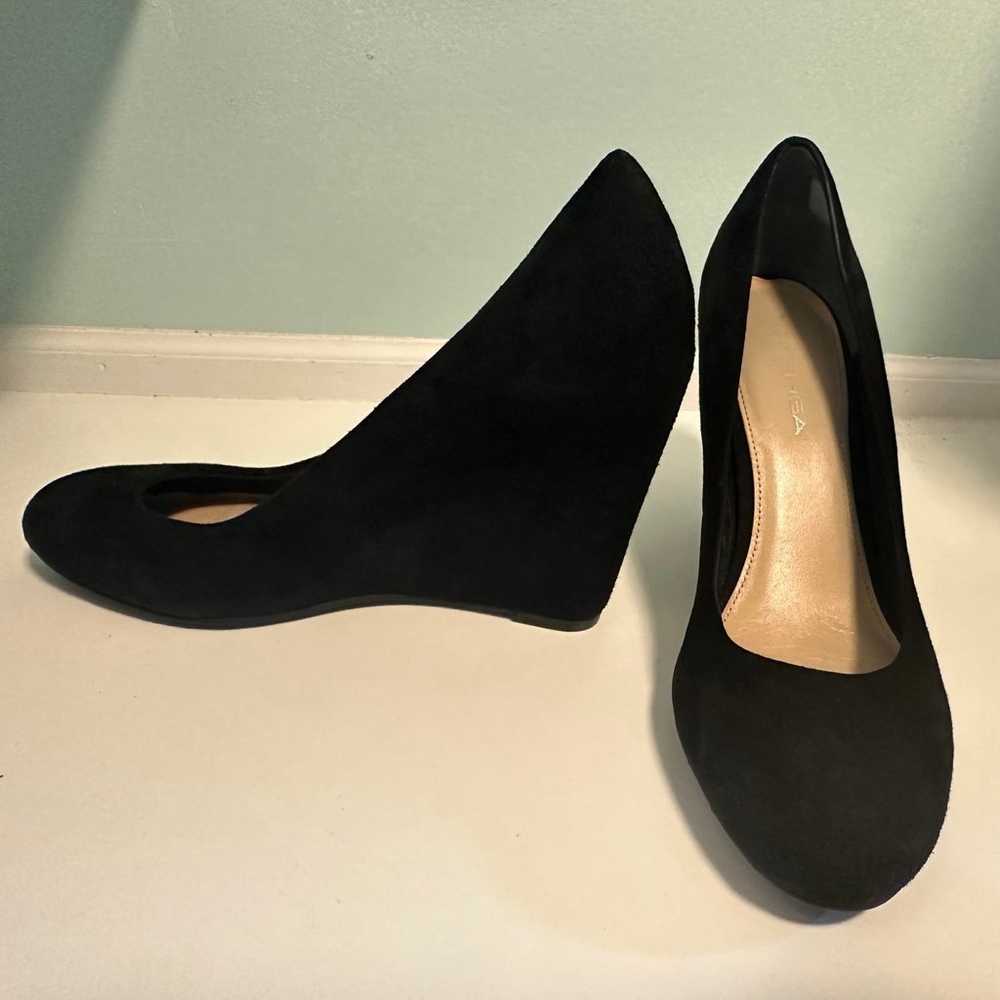 Via Spiga “Darby” wedge heel black suede 3” pumps… - image 2