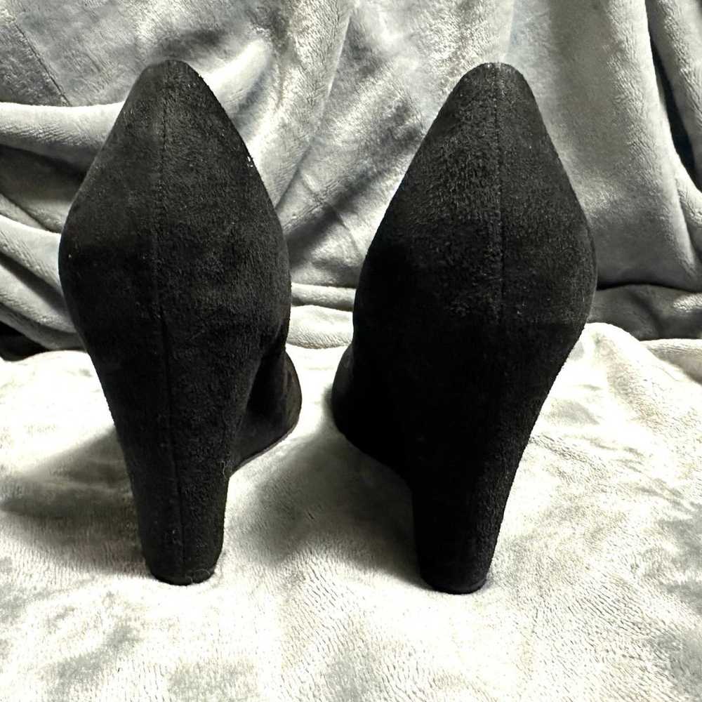 Via Spiga “Darby” wedge heel black suede 3” pumps… - image 7