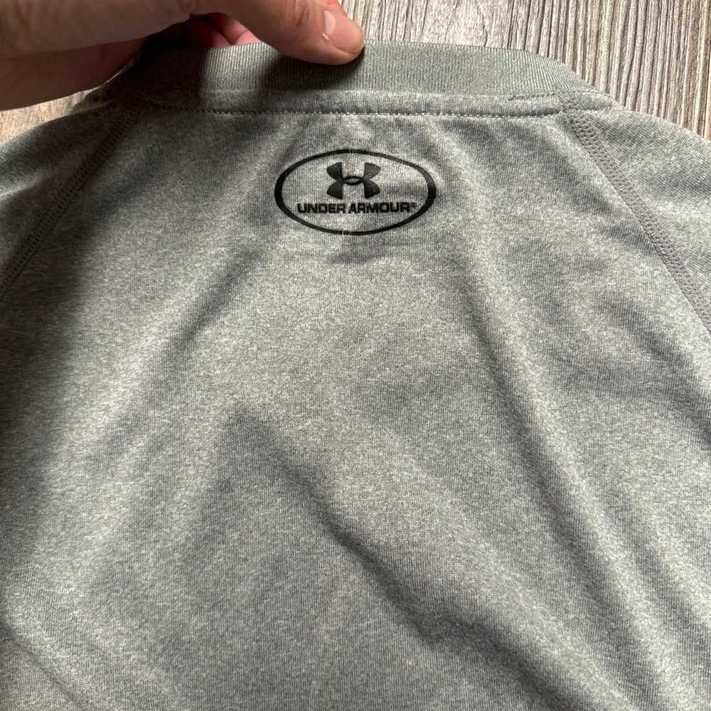 Under Armour Gym Workout Shirts (S) - image 4
