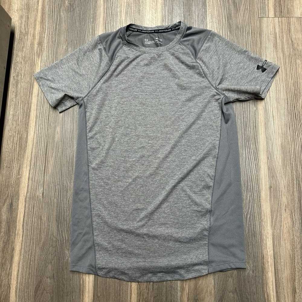 Under Armour Gym Workout Shirts (S) - image 5