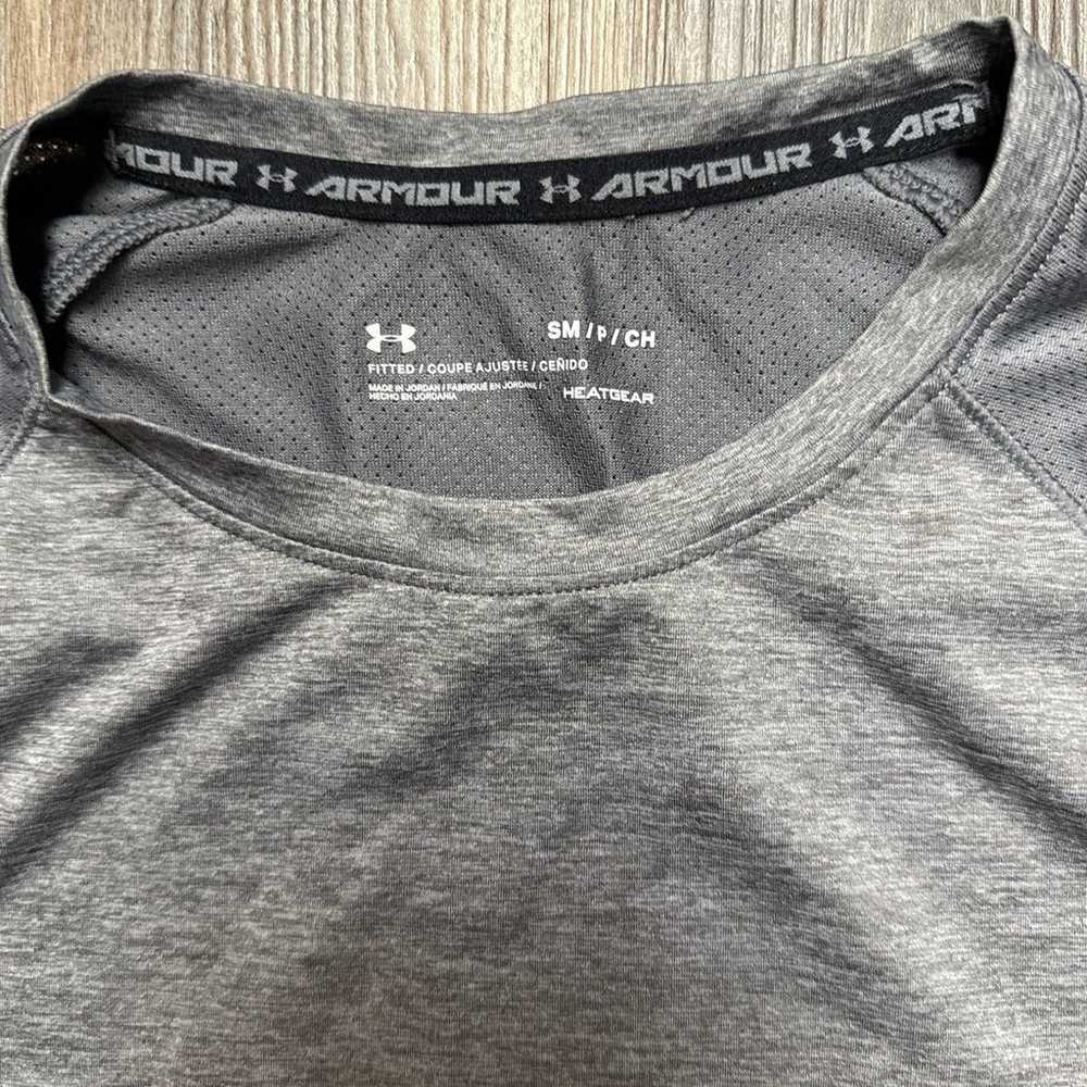 Under Armour Gym Workout Shirts (S) - image 6