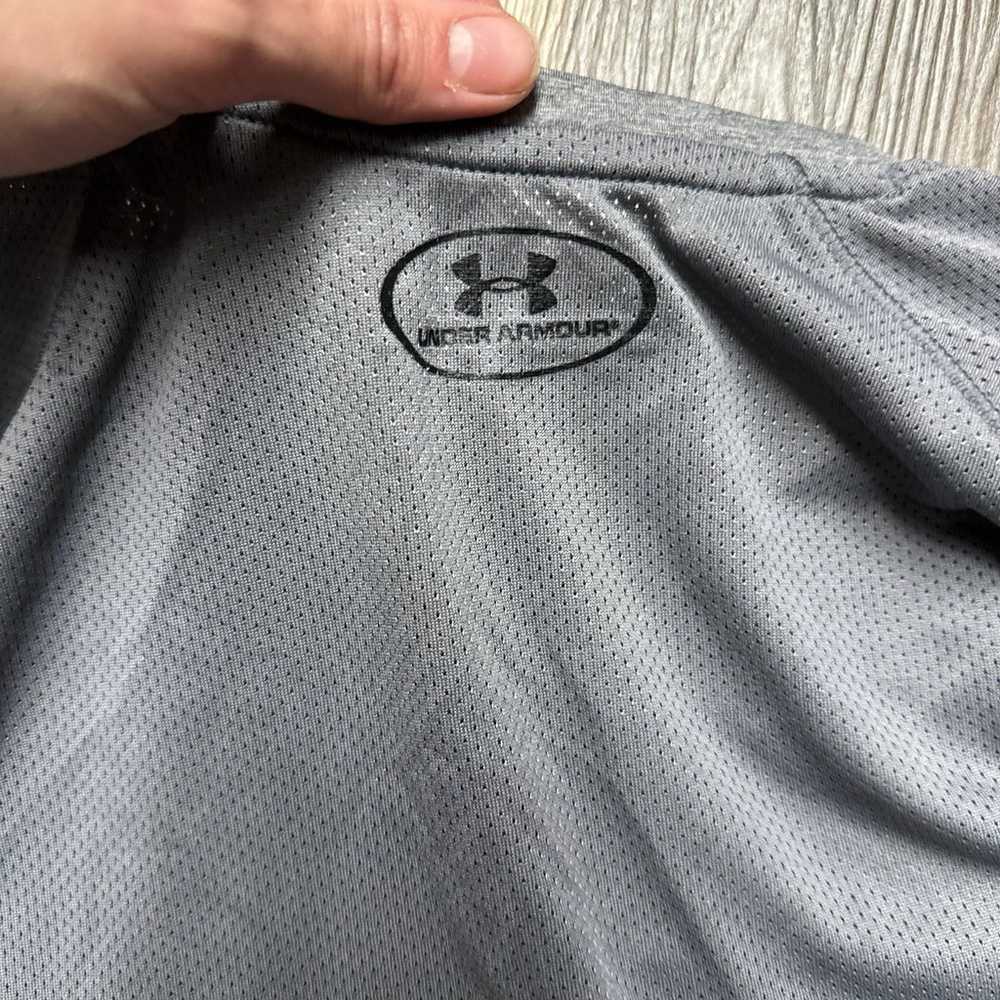 Under Armour Gym Workout Shirts (S) - image 8