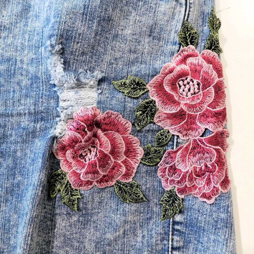 Other Zenobia Distressed Denim Shorts 3X Floral E… - image 2