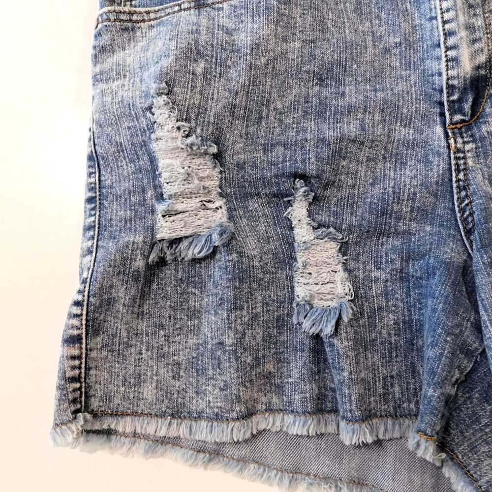 Other Zenobia Distressed Denim Shorts 3X Floral E… - image 3