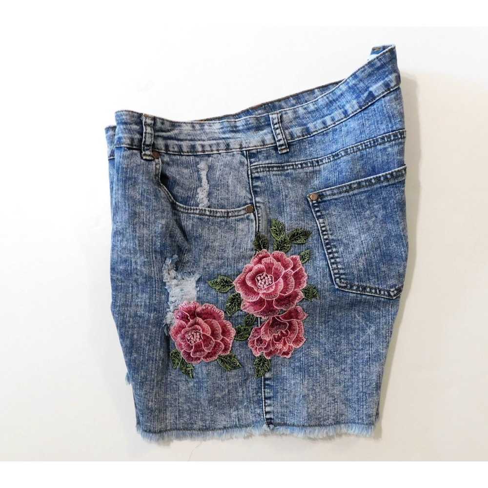 Other Zenobia Distressed Denim Shorts 3X Floral E… - image 7