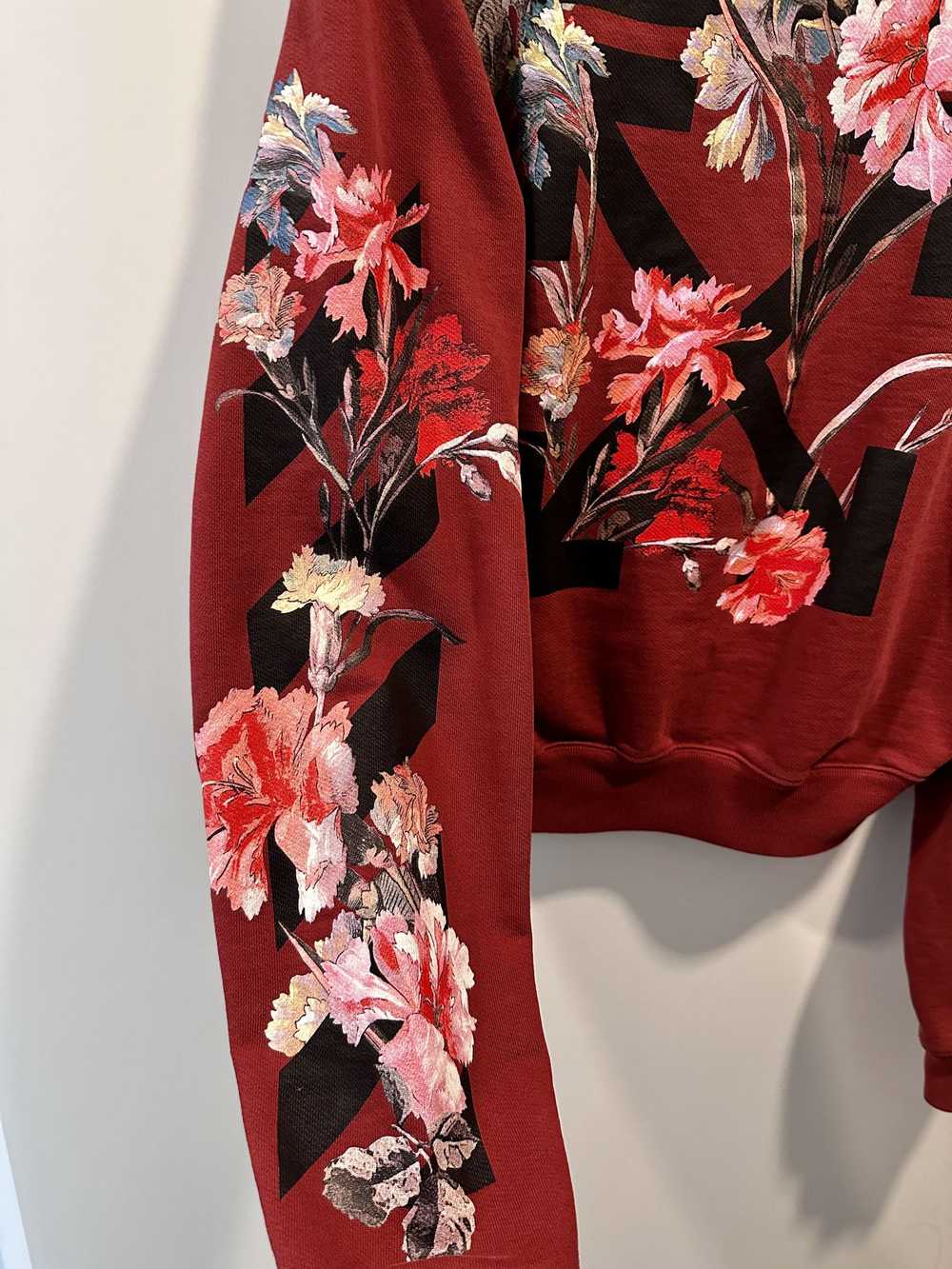 Off-White Off-White Cropped Floral Logo Print Swe… - image 3