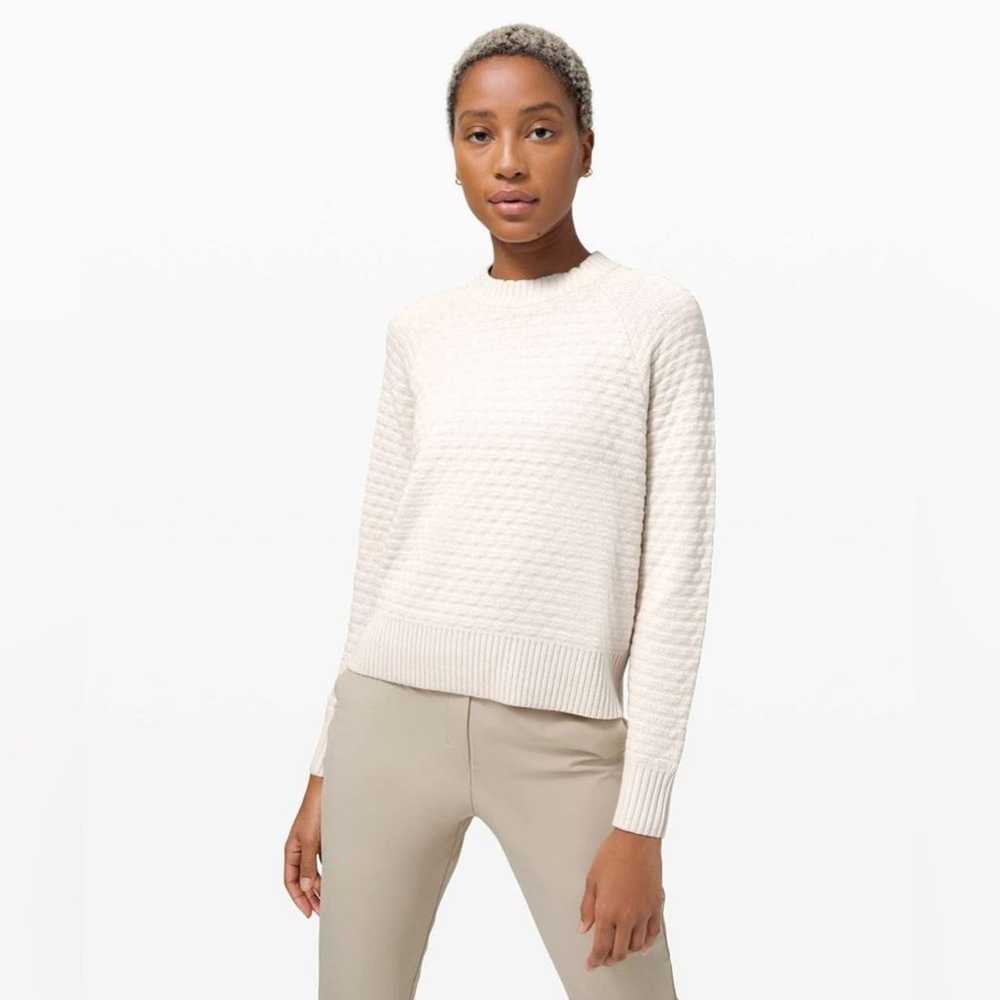 Lululemon Women’s Sz M/L Cream Sweater Texture Pl… - image 4