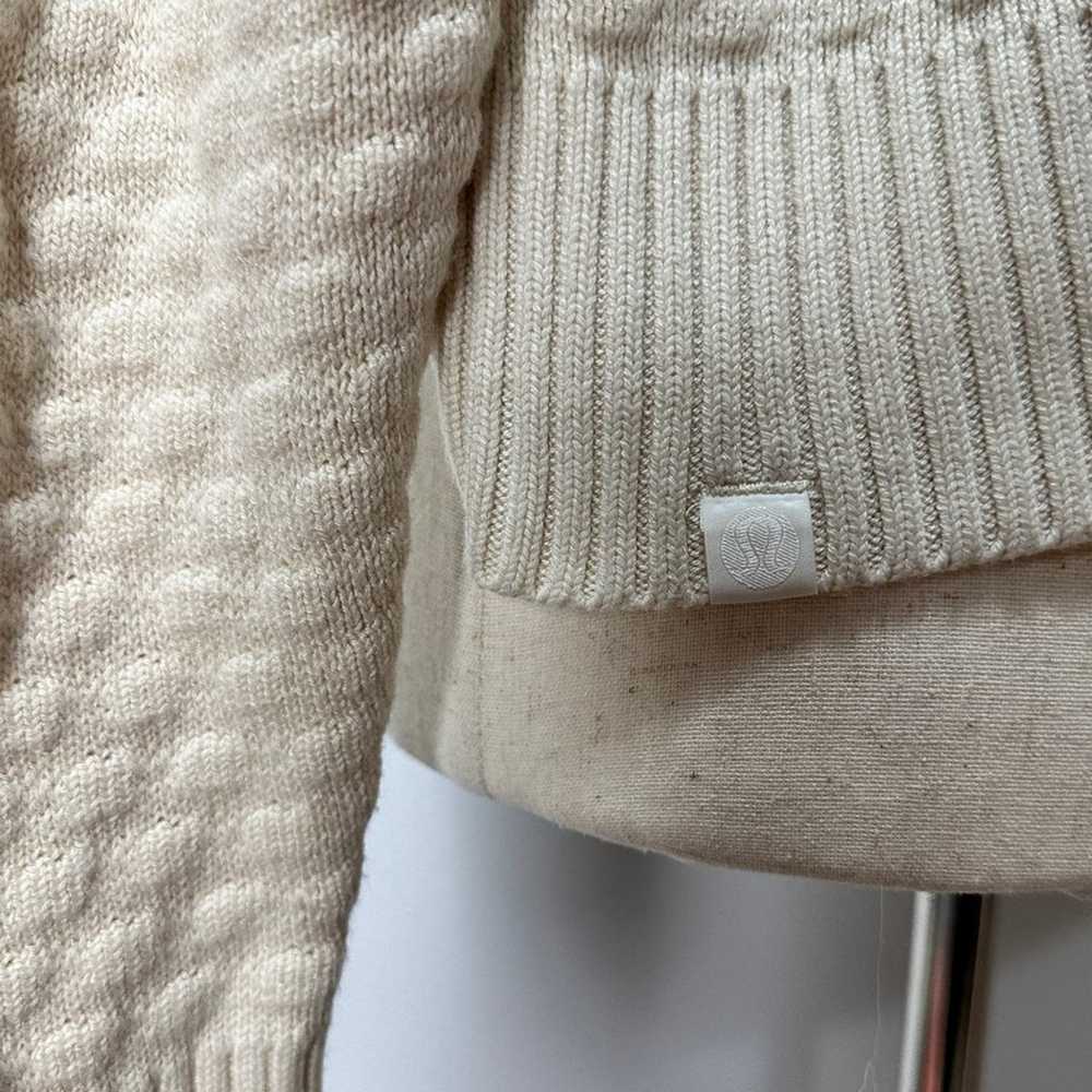 Lululemon Women’s Sz M/L Cream Sweater Texture Pl… - image 8