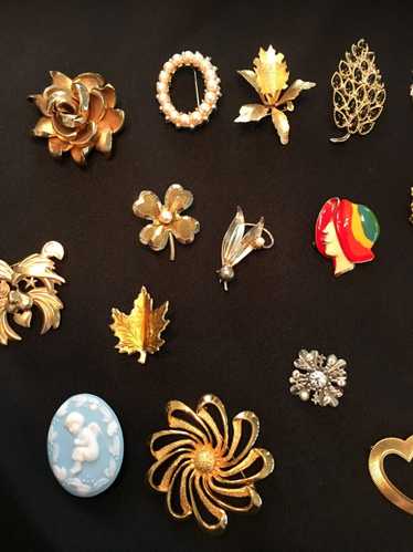 Vintage Pins/Brooches Lot of 19