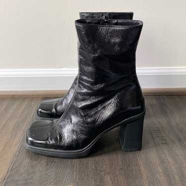 LA CANADIENNE Black Patent Leather Boot Size 10