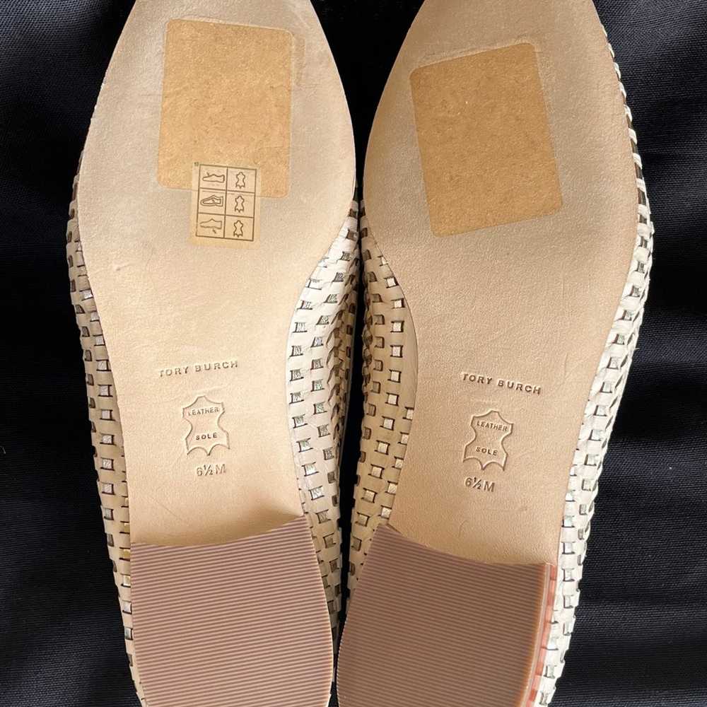 Tory Burch “JESSA” Raffia Loafers NWOB SZ 6.5 - image 10