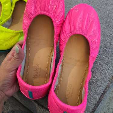 Tieks neon pink