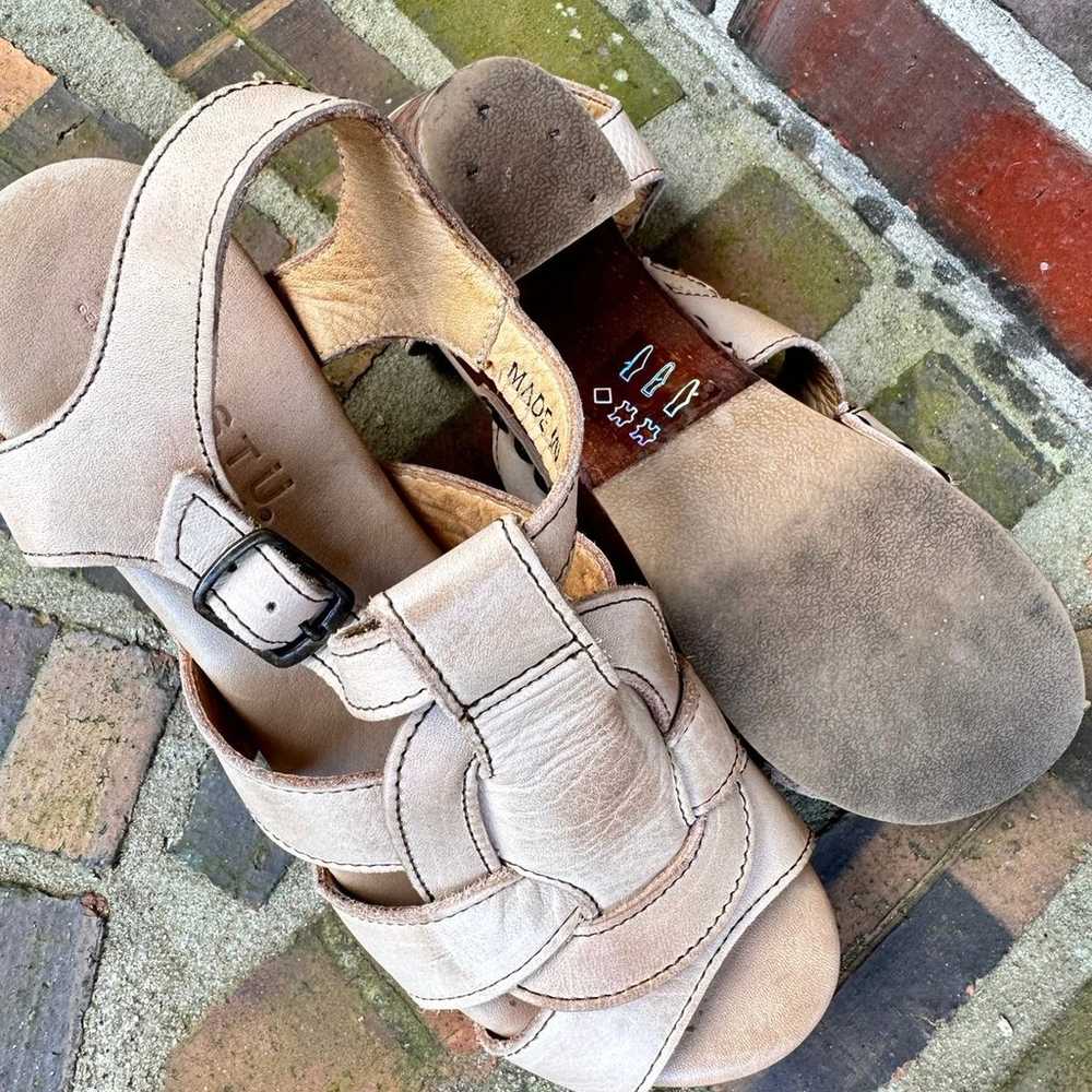 BED STU Boho Bone Leather Sandals Heels WOMENS 7 … - image 7