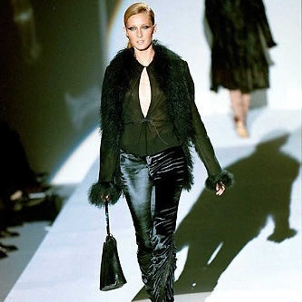 Gucci Fall 1999 Tom Ford  black velvet acrylic ri… - image 2