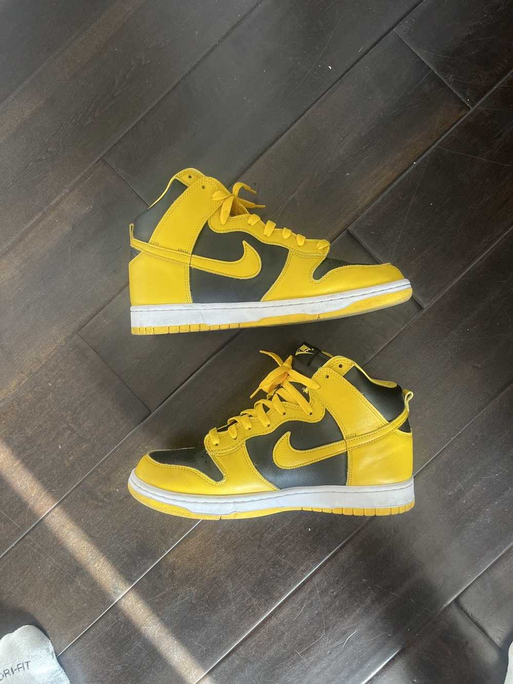 Nike Varsity maize Dunk - image 1