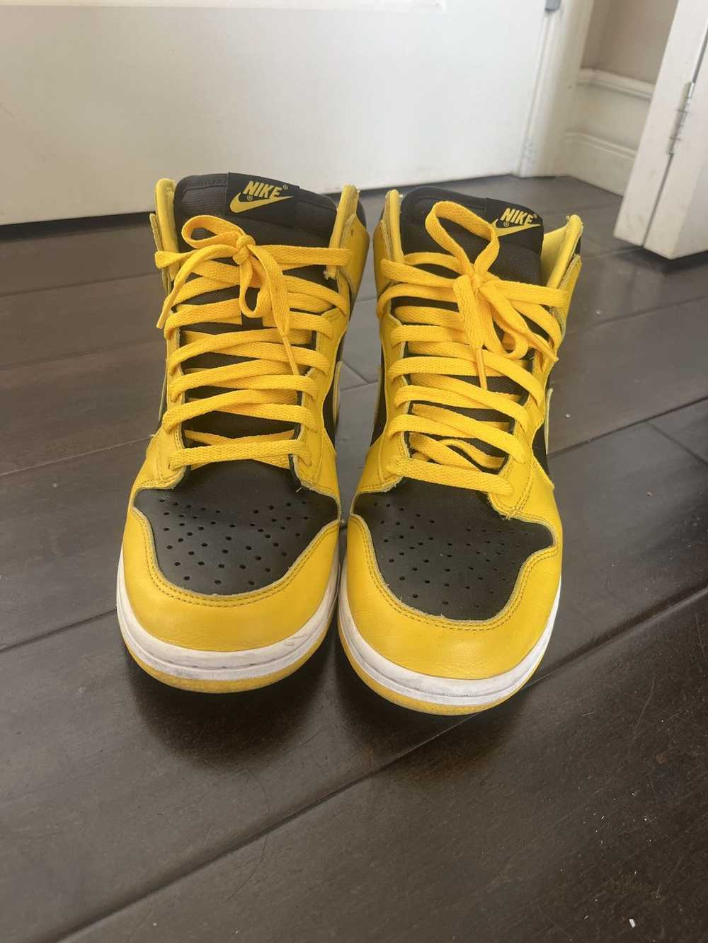 Nike Varsity maize Dunk - image 2