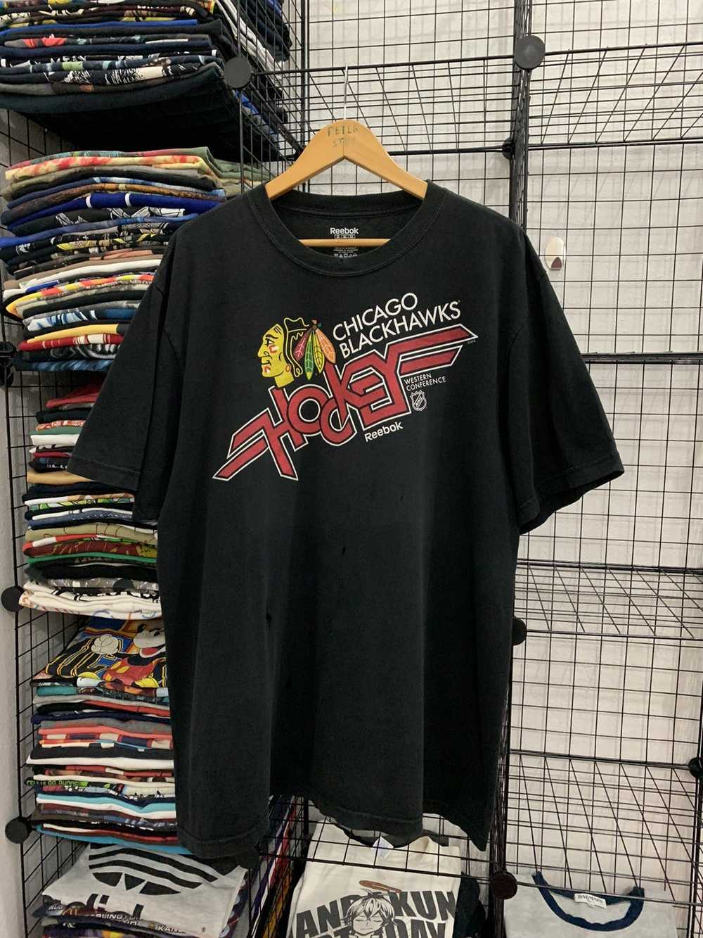 CHICAGO BLACKHAWKS HOCKEY x NFL BY REEBOK T-SHIRT - image 1