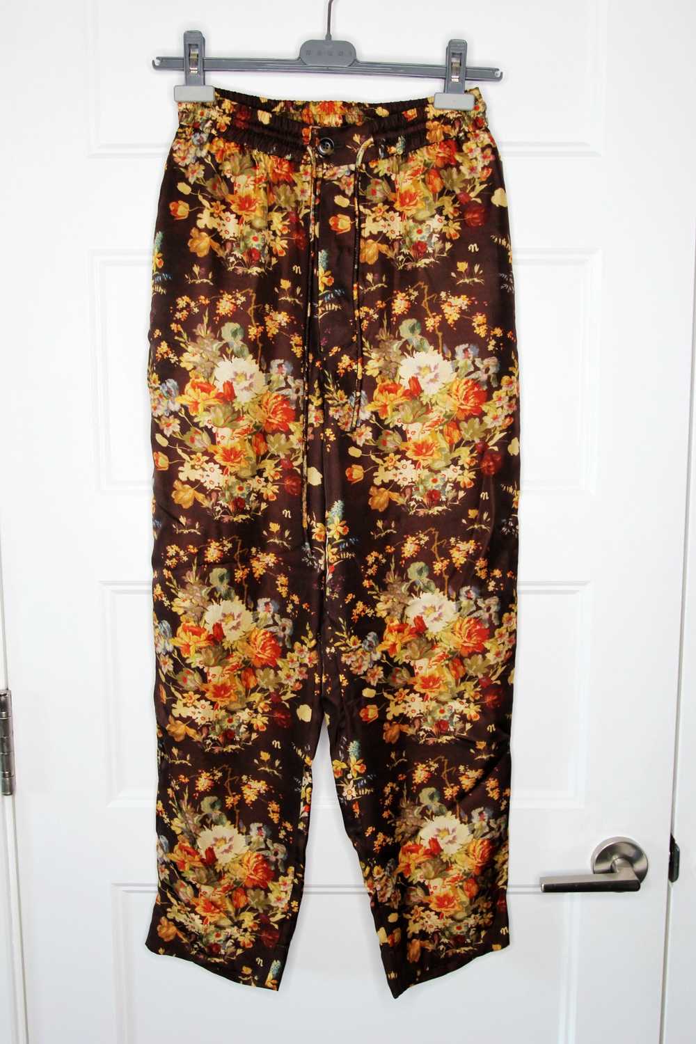 BNWT SS23 NANUSHKA FLORAL PRINT SILK PANTS XS - image 2