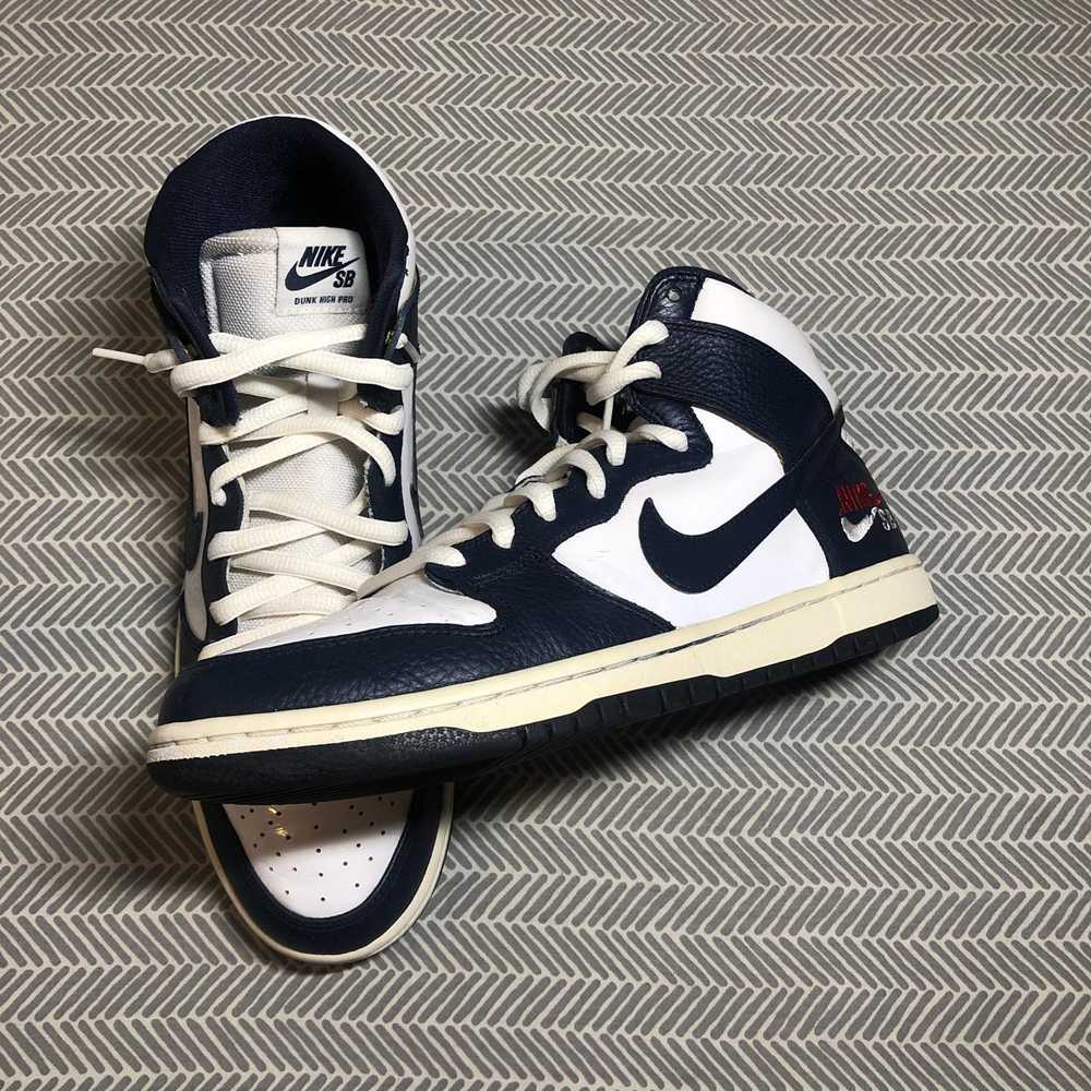 Nike Men's Navy and White Trainers - image 3