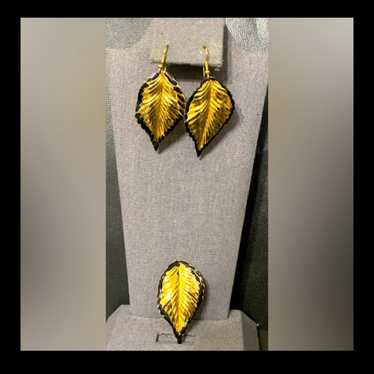 Vintage gold leaf with black enamel brooch with M… - image 1