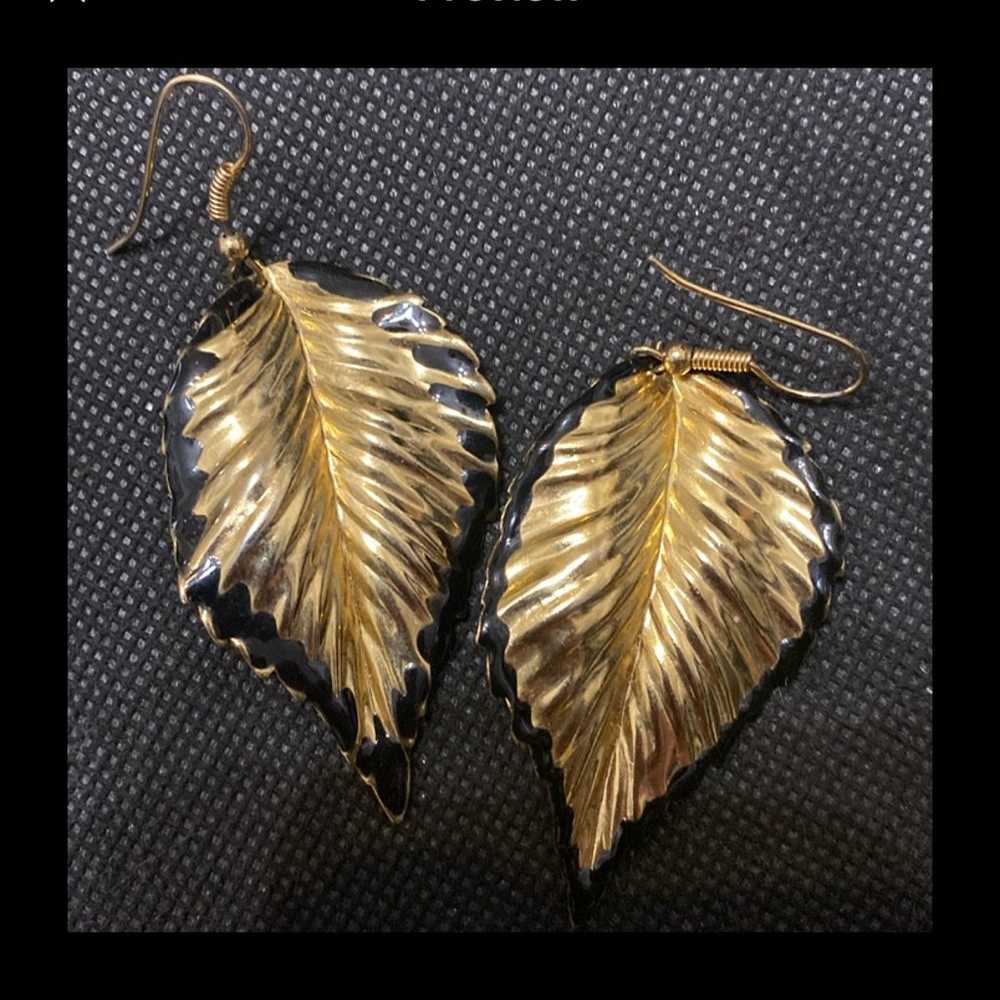Vintage gold leaf with black enamel brooch with M… - image 3