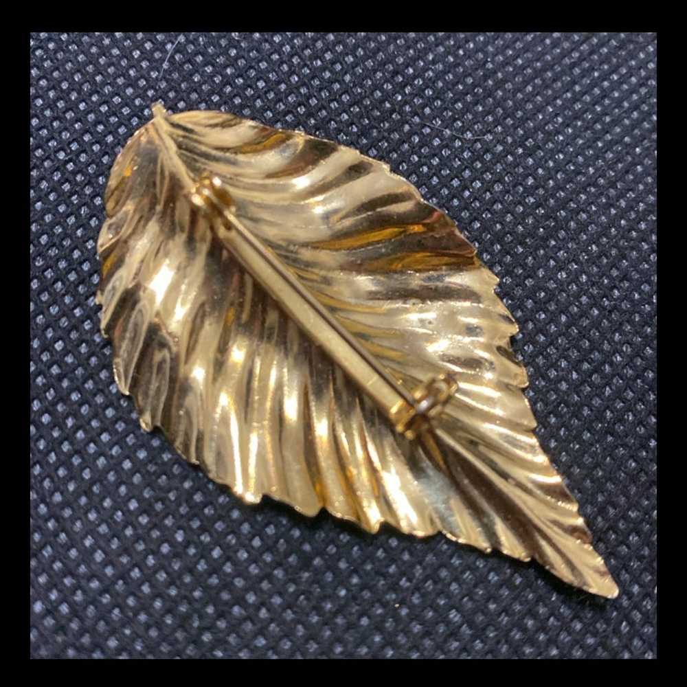Vintage gold leaf with black enamel brooch with M… - image 6