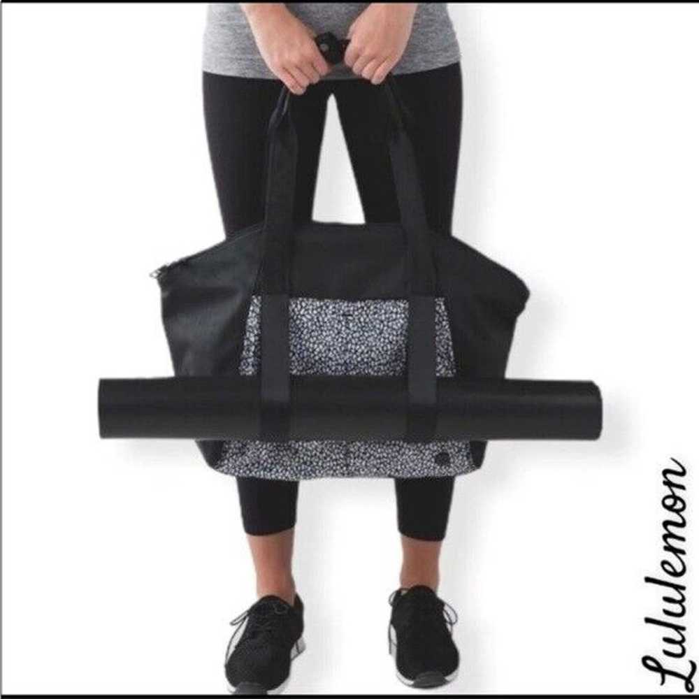 Lululemon Free to Be Bag yoga gym zip tote bag in… - image 12
