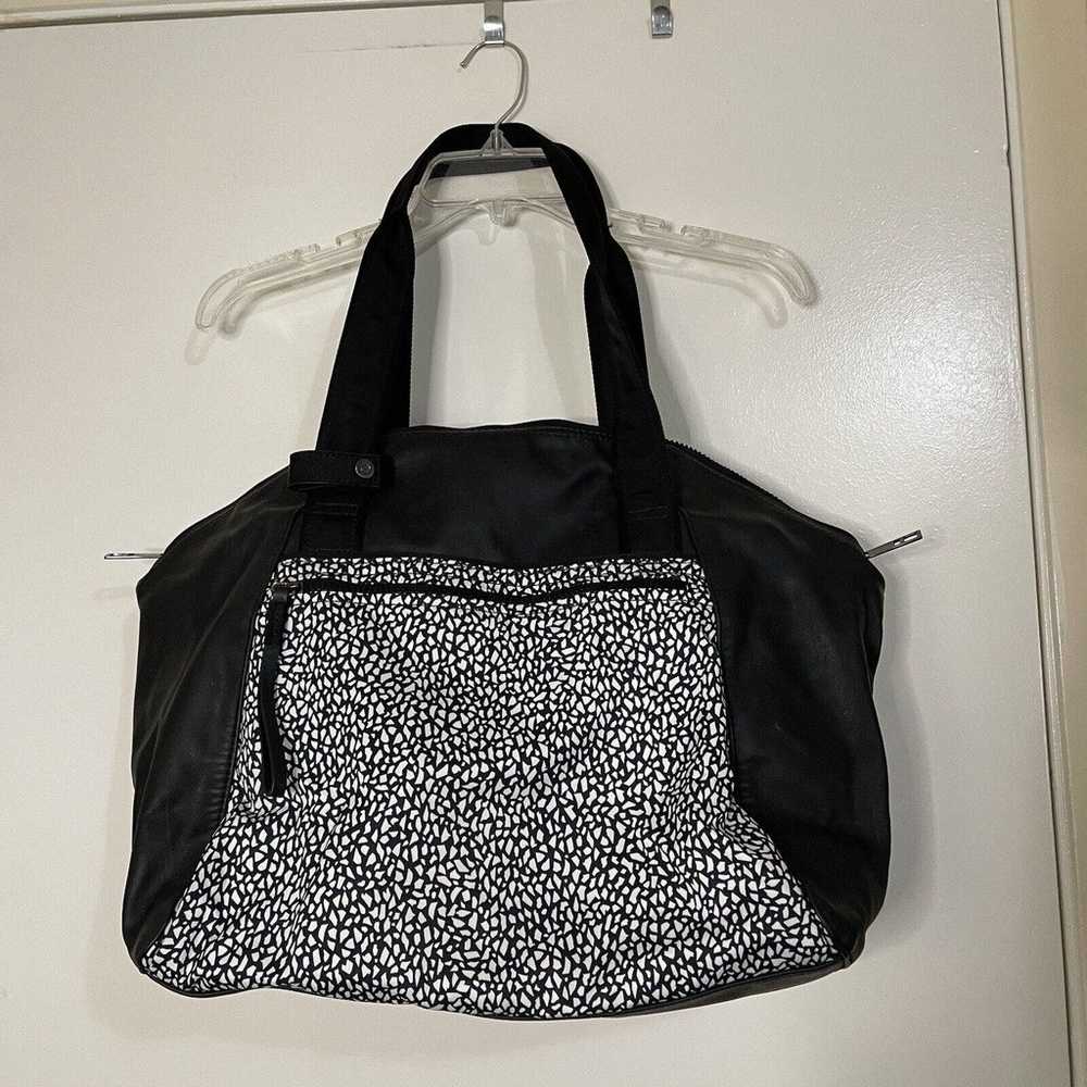 Lululemon Free to Be Bag yoga gym zip tote bag in… - image 3
