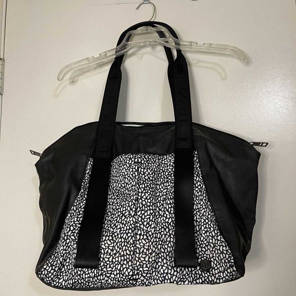 Lululemon Free to Be Bag yoga gym zip tote bag in… - image 5